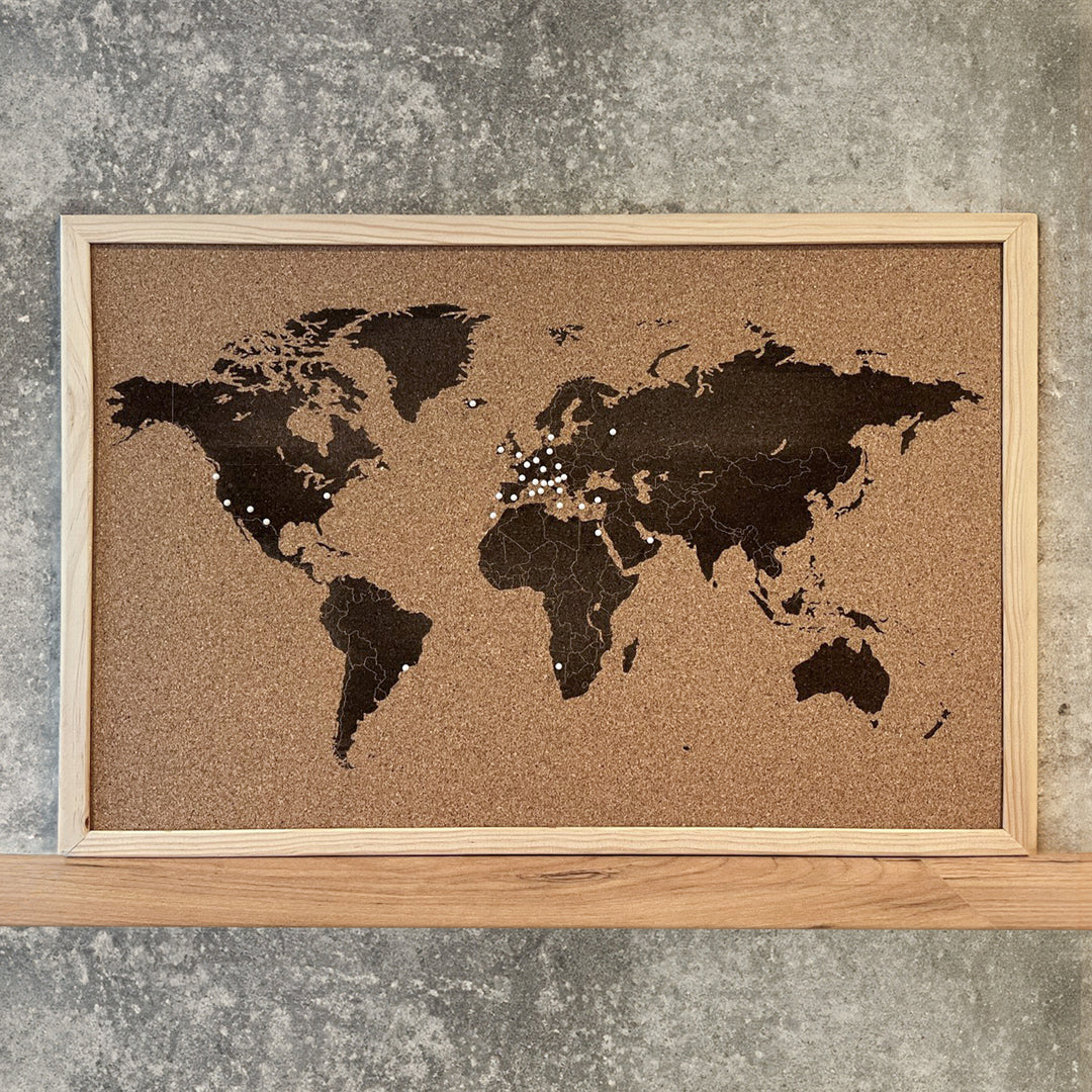 GRAVIERTE KORK WELTKARTE