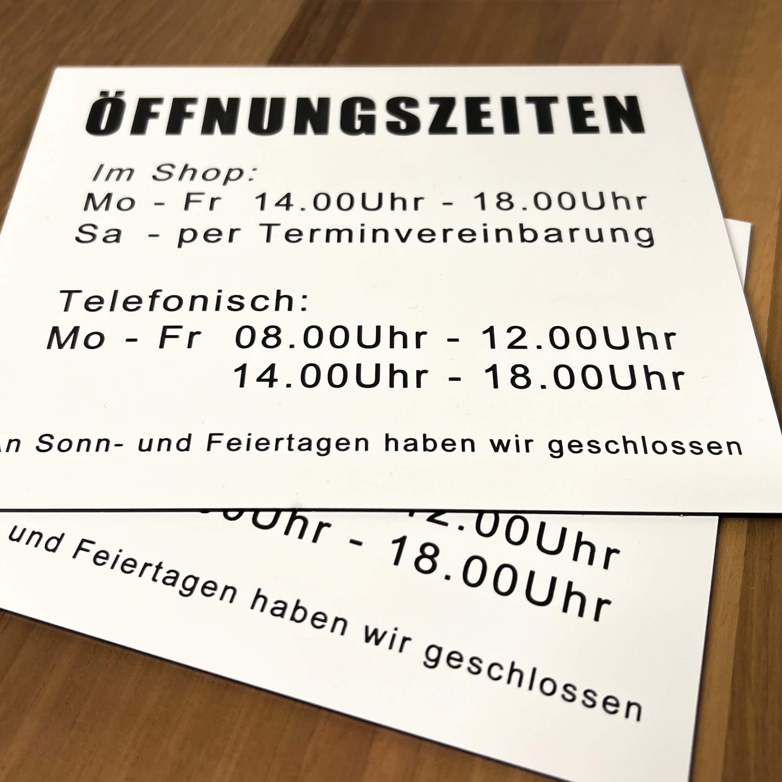 Öffnungszeitenbeschilderung